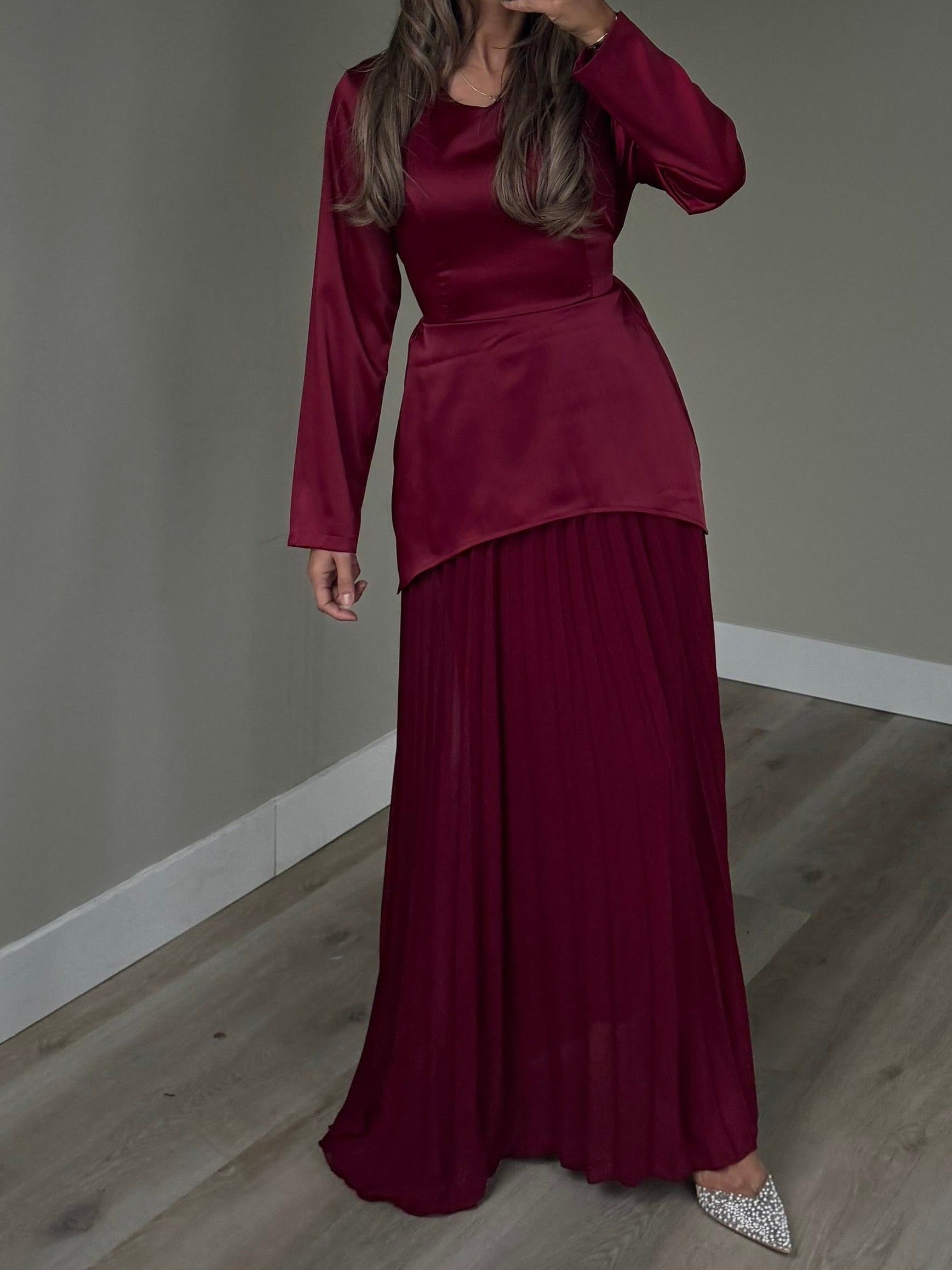 Satin ruffle dress bordo