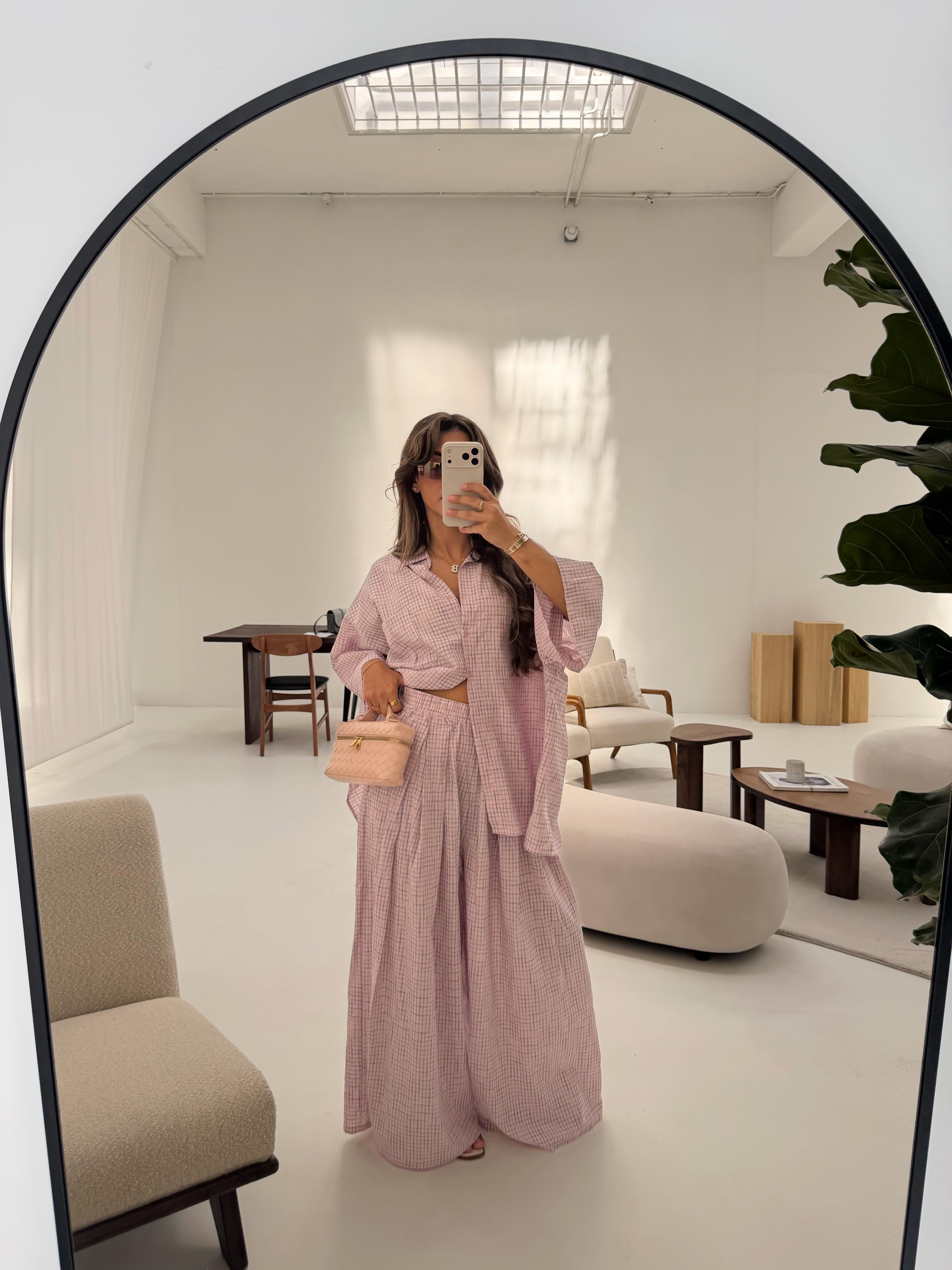 Pink Lola (PRE ORDER)