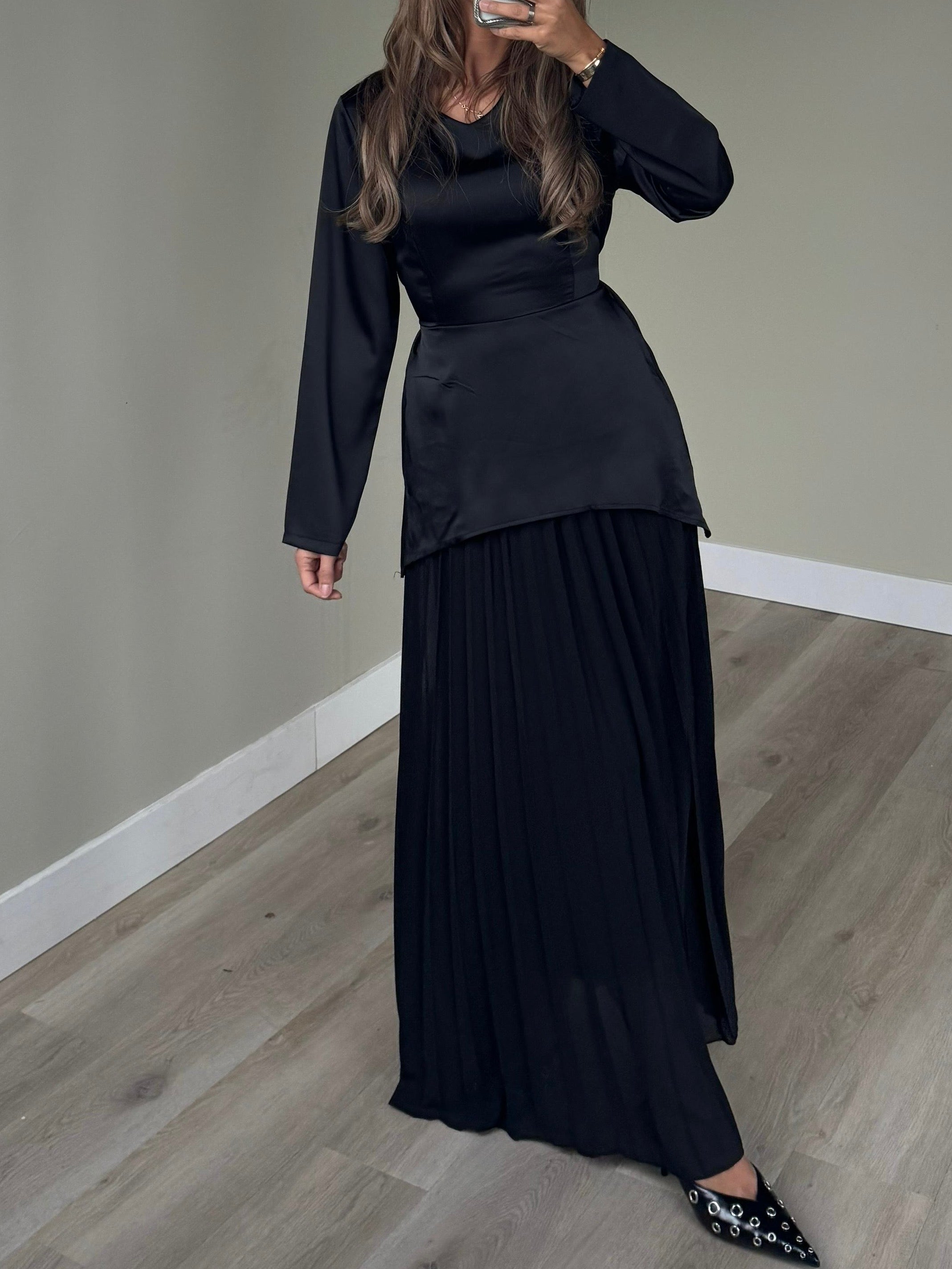 Satin ruffle dress black