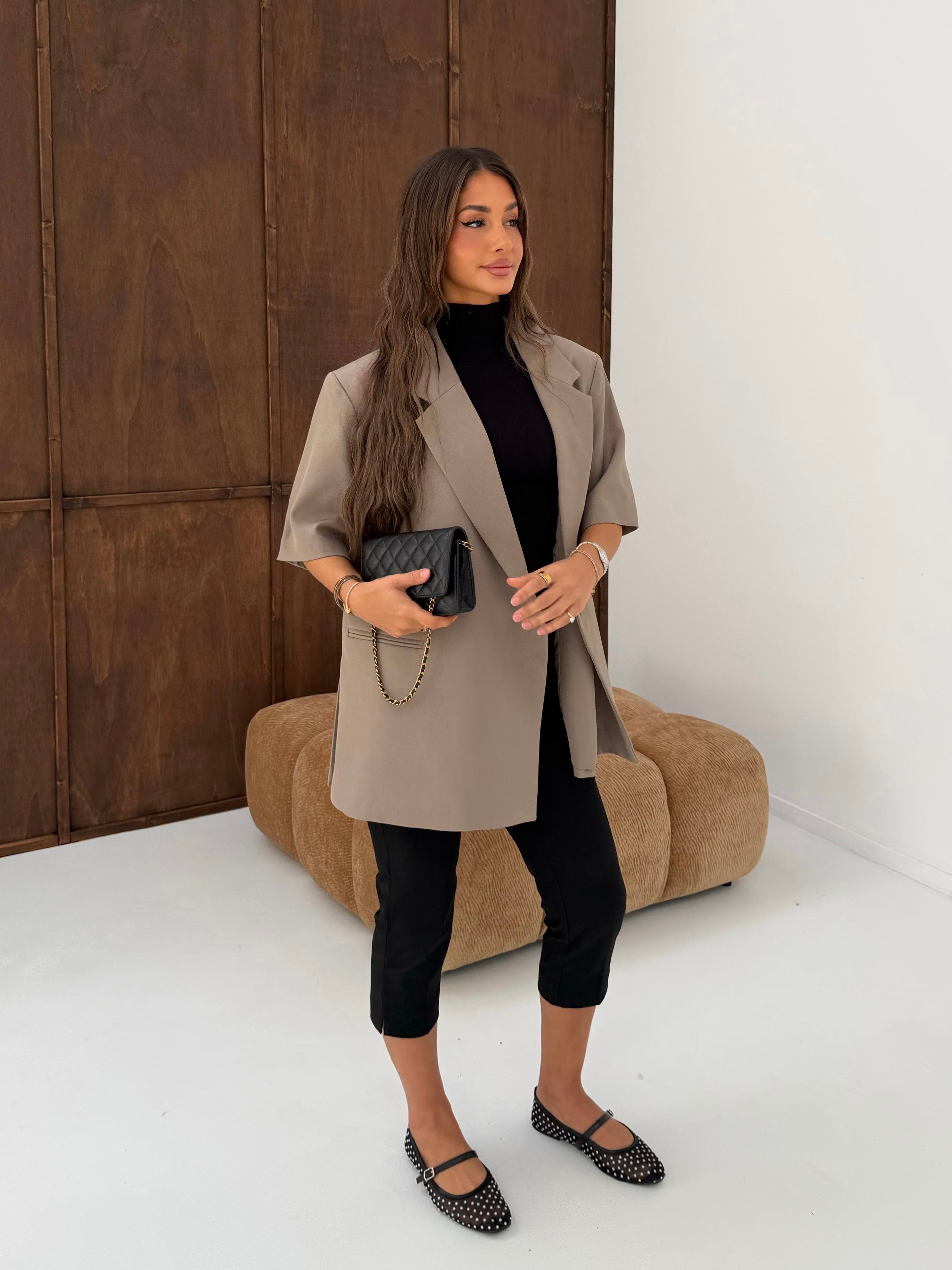 Chic short blazer | Taupe
