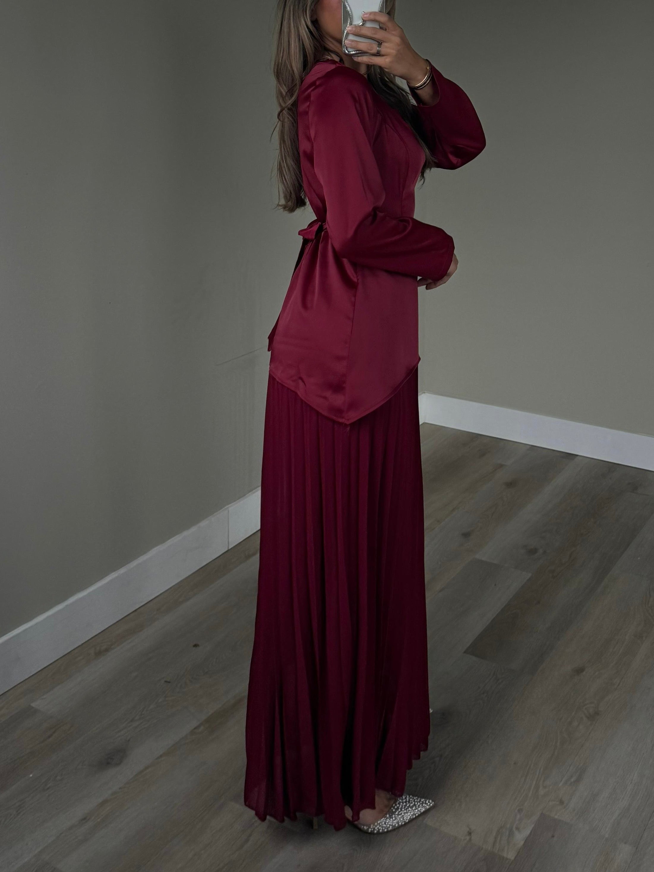 Satin ruffle dress bordo