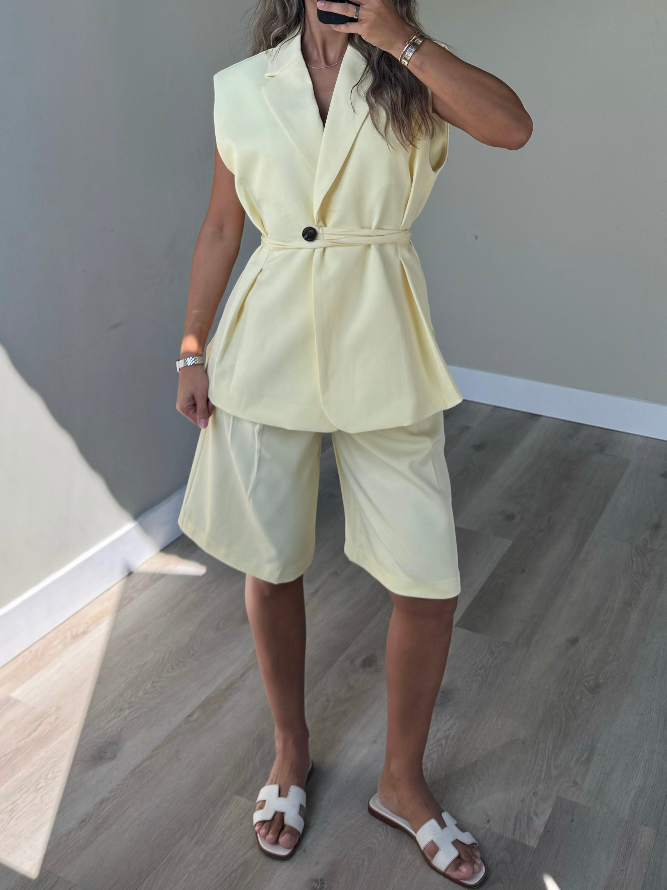 Pants short butter yellow