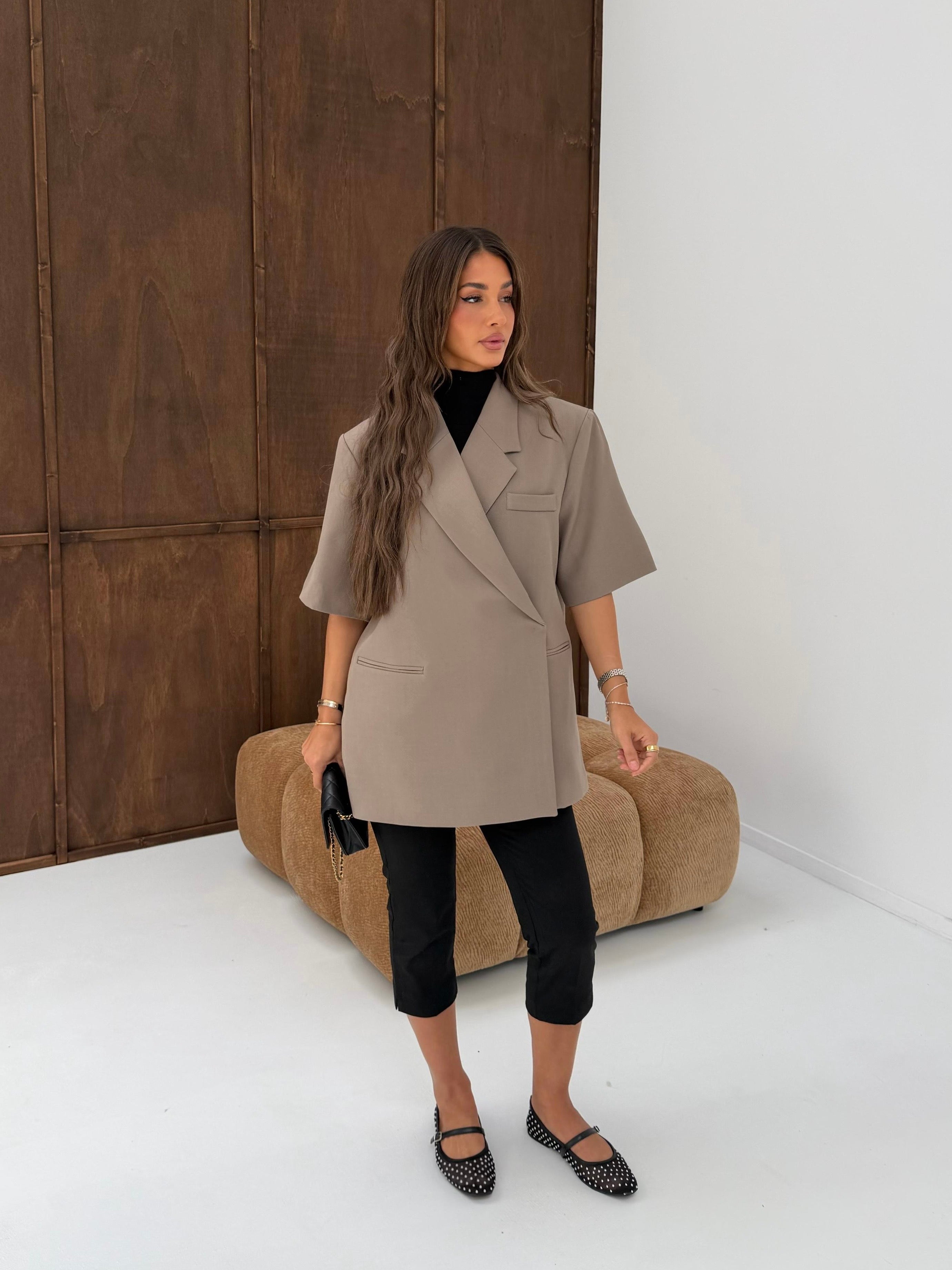 Chic short blazer | Taupe