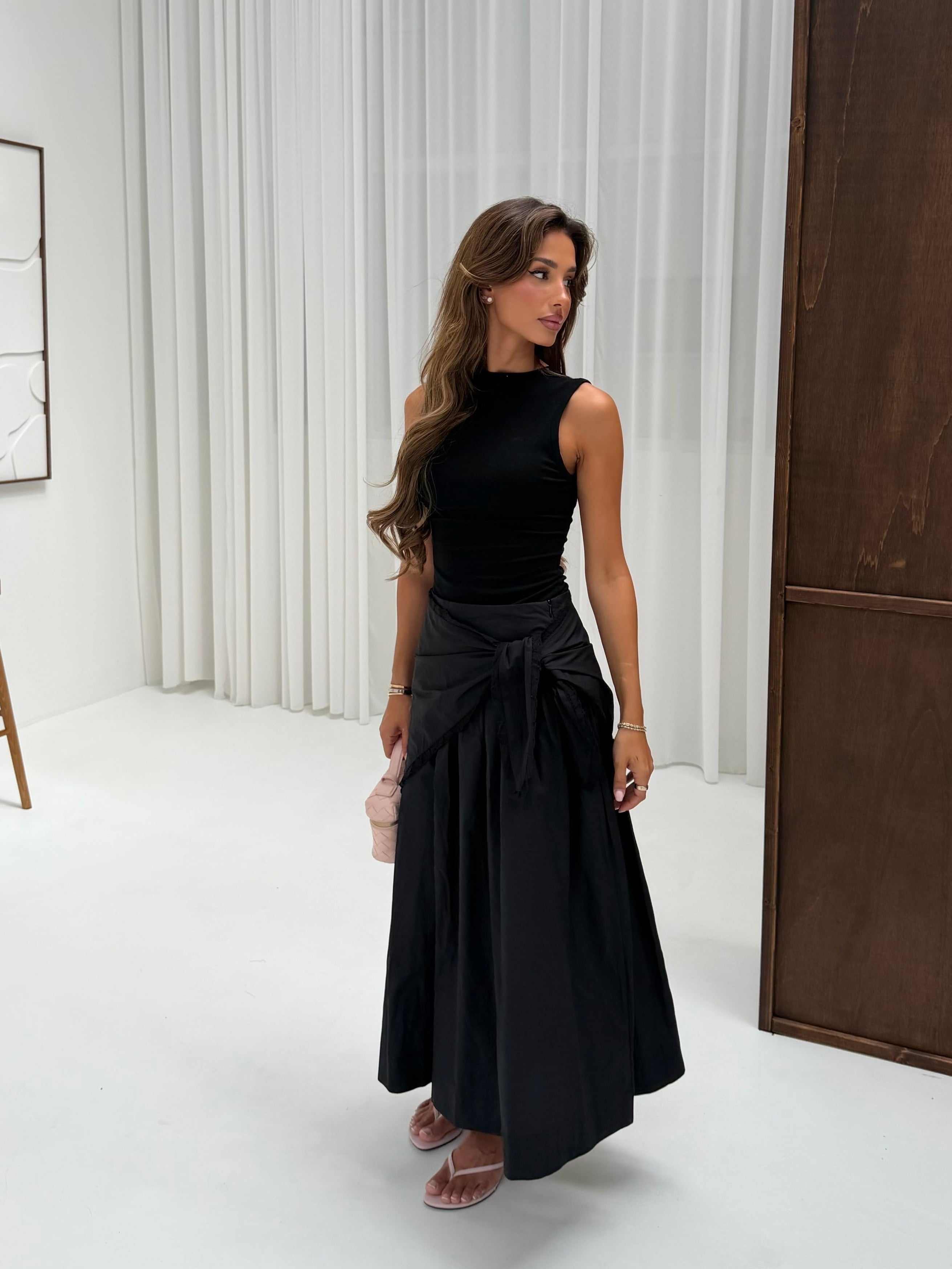 Skirt with belt