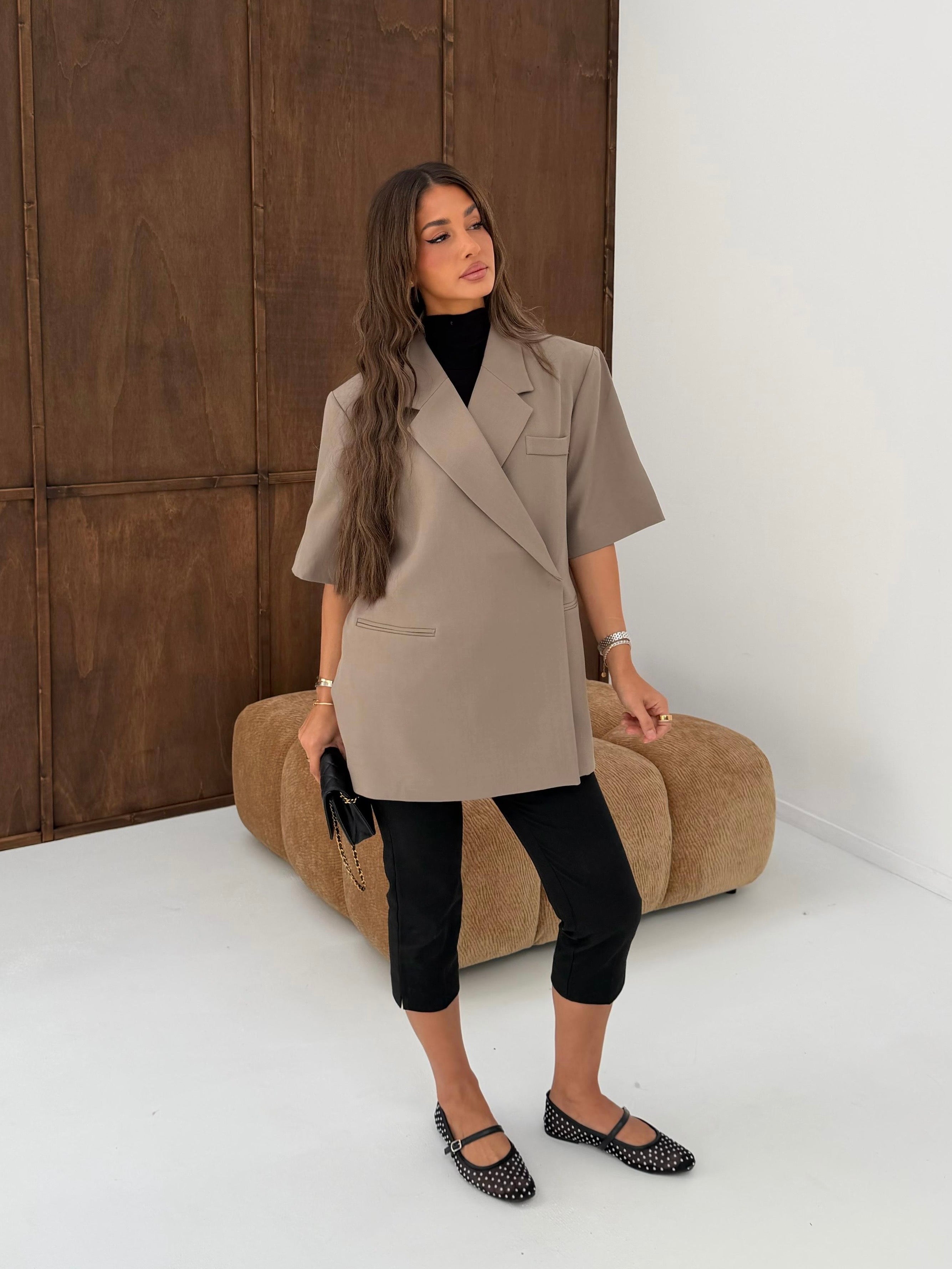 Chic short blazer | Taupe